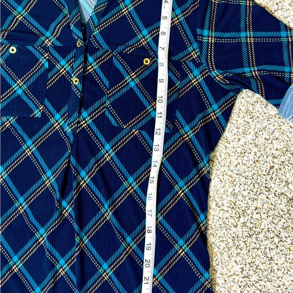 Ellen Tracy V neck blouse with 3/4 length sleeves - Picture 4 of 5